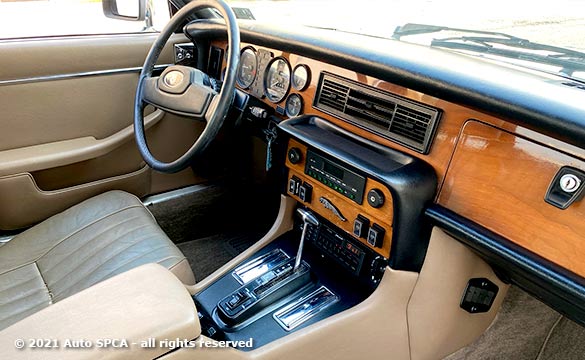 1974 MGB GT - Hatchback Coupe - Convertible